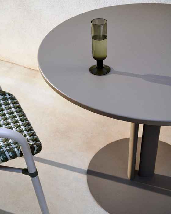 стол обеденный садовый