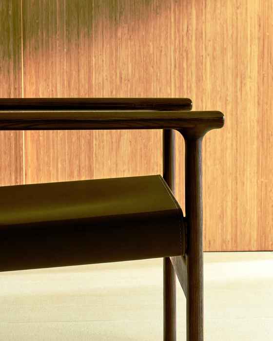 кресло на ножках