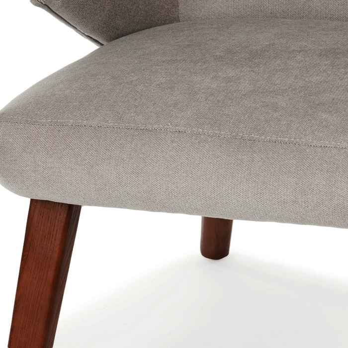 кресло на ножках